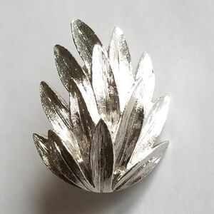 Vintage Crown Trifari single clip on earring silver tone leaf spiky leaves
